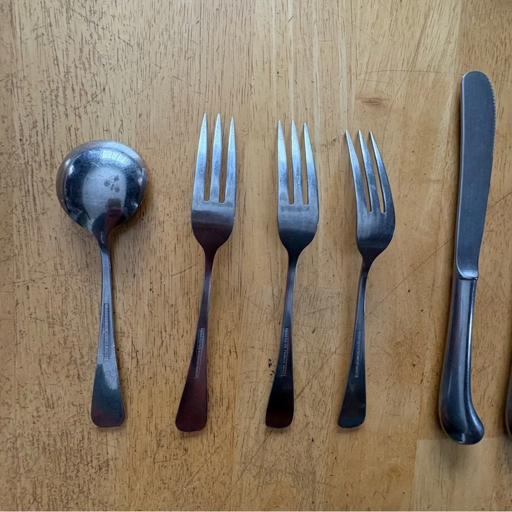 Rogers Jefferson Manor Stainless Korea 9 Pieces Pistol Handle Knives Fork‎ Spoon
